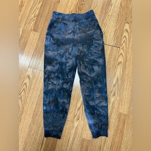 Lululemon LA sweatpant 26” in limited color Lunar Rock size 4
